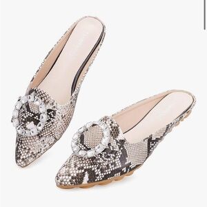 💎NWOT💎Elegant Snake Print Mules with Crystal Embellishment
